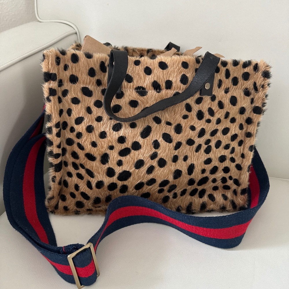 Parker thatch lil bear tote/crossbody